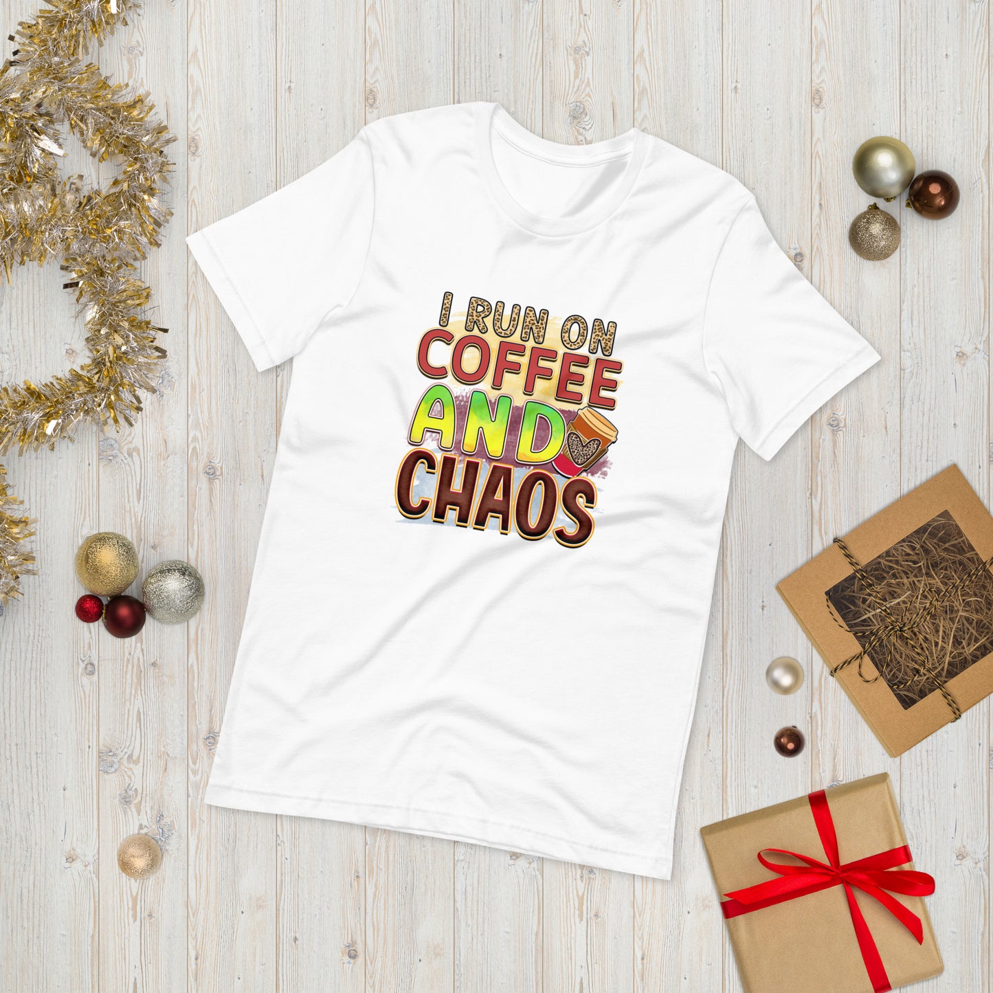 I run on coffee and chaos  ( Unisex T-shirt - Napolitano-center )