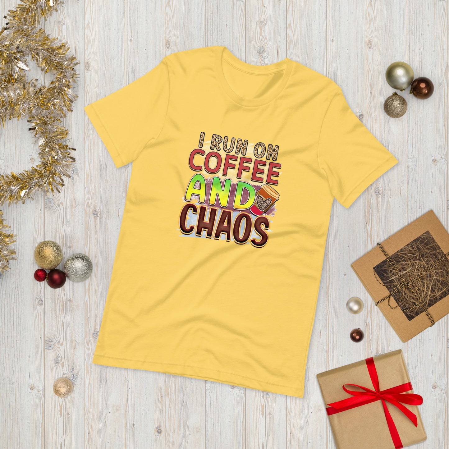 I run on coffee and chaos  ( Unisex T-shirt - Napolitano-center )